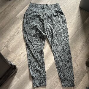 Athleta joggers size medium (30/28)